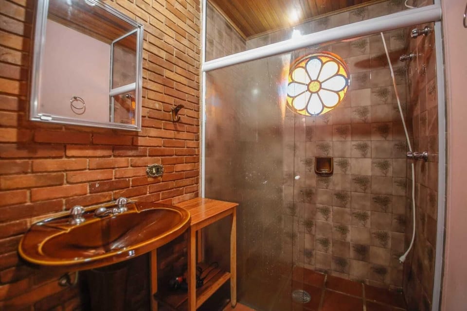 Basic Quadruple Room | Bathroom