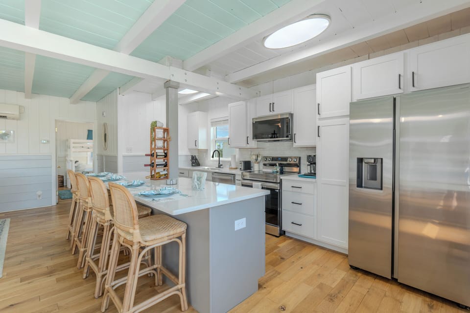 Fully Equipped Kitchen with Additional Seating