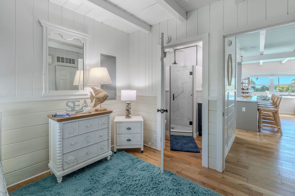 Guest Bedroom - Upper