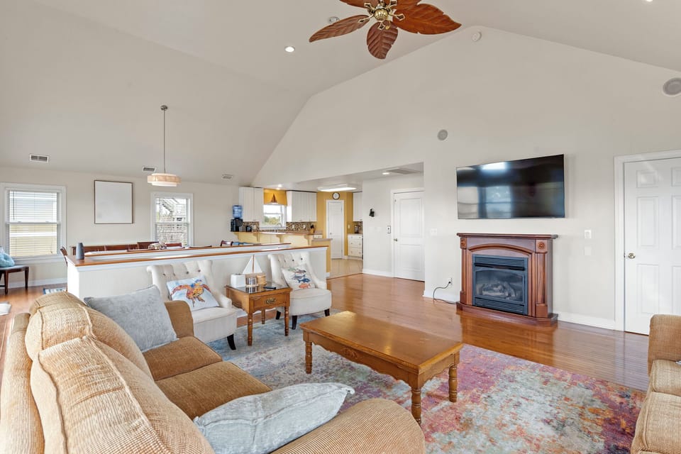 KDN9915: Sounds Like A Plan | Top Level Living Area