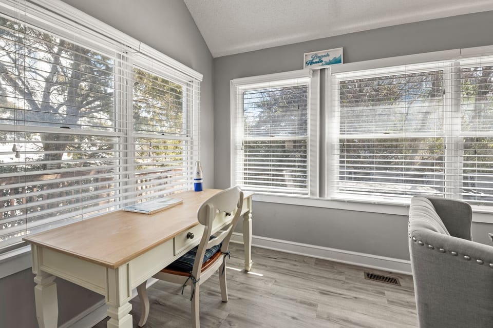 R59: Sea Rise | Main Level Living Area