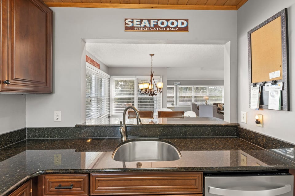 R59: Sea Rise | Main Level Kitchen