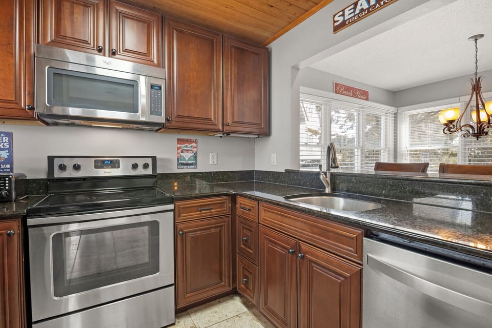 R59: Sea Rise | Main Level Kitchen