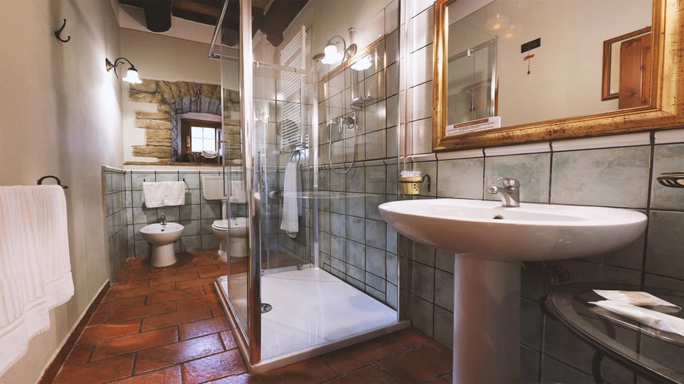 xxx | Bathroom | Free toiletries, hair dryer, bidet