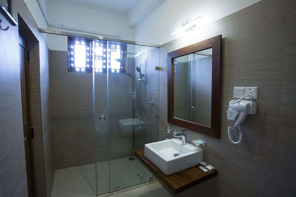 Shower, free toiletries, hair dryer, towels