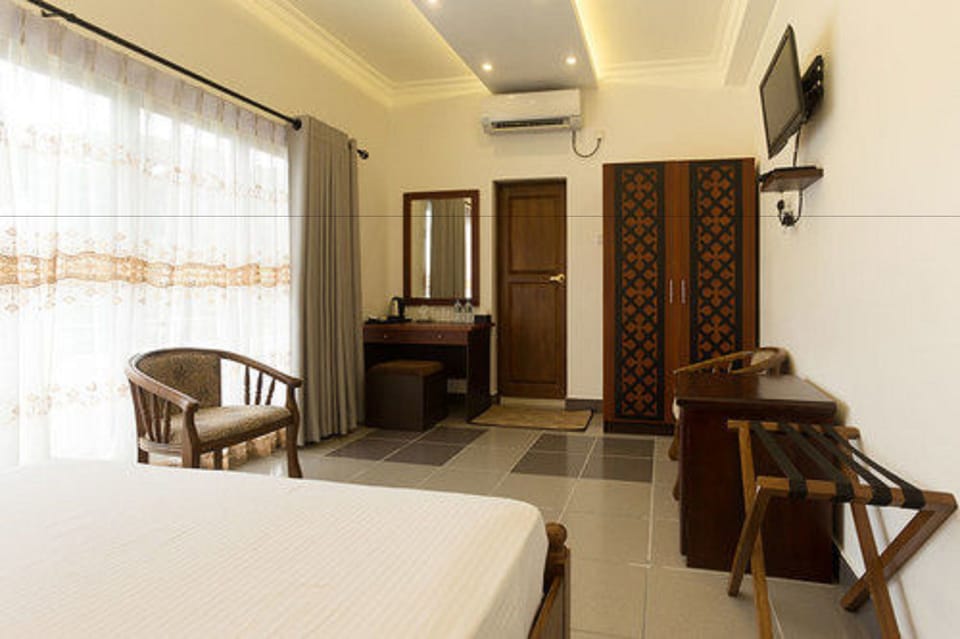 Deluxe Triple Room | Premium bedding, in-room safe, desk, iron/ironing board