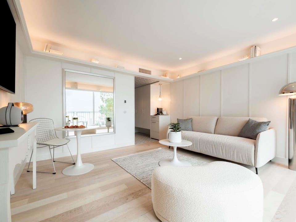 Deluxe Suite, 1 King Bed with Sofa bed, Balcony, Ocean View | Premium bedding, minibar, in-room safe, desk