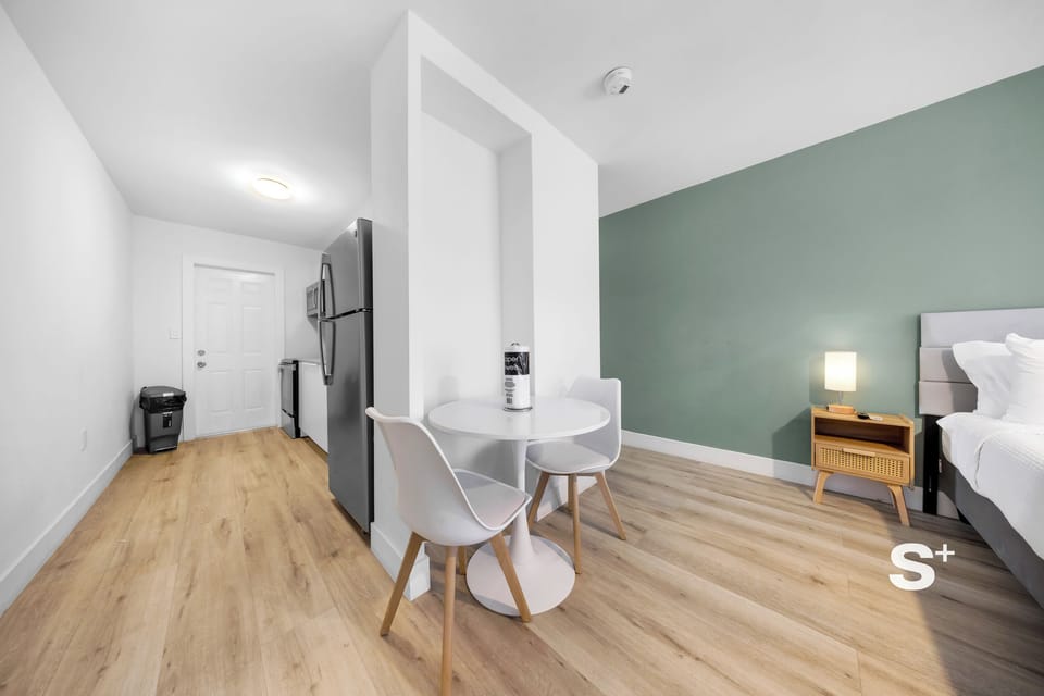 Studio | Dining