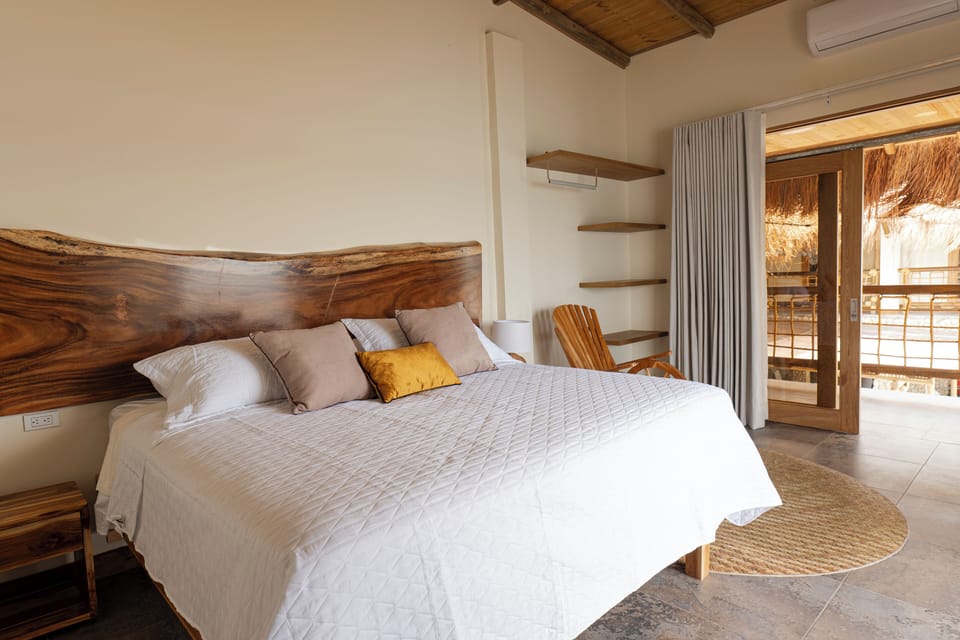 Superior Double Room, Sea View | Minibar, in-room safe, free WiFi, bed sheets
