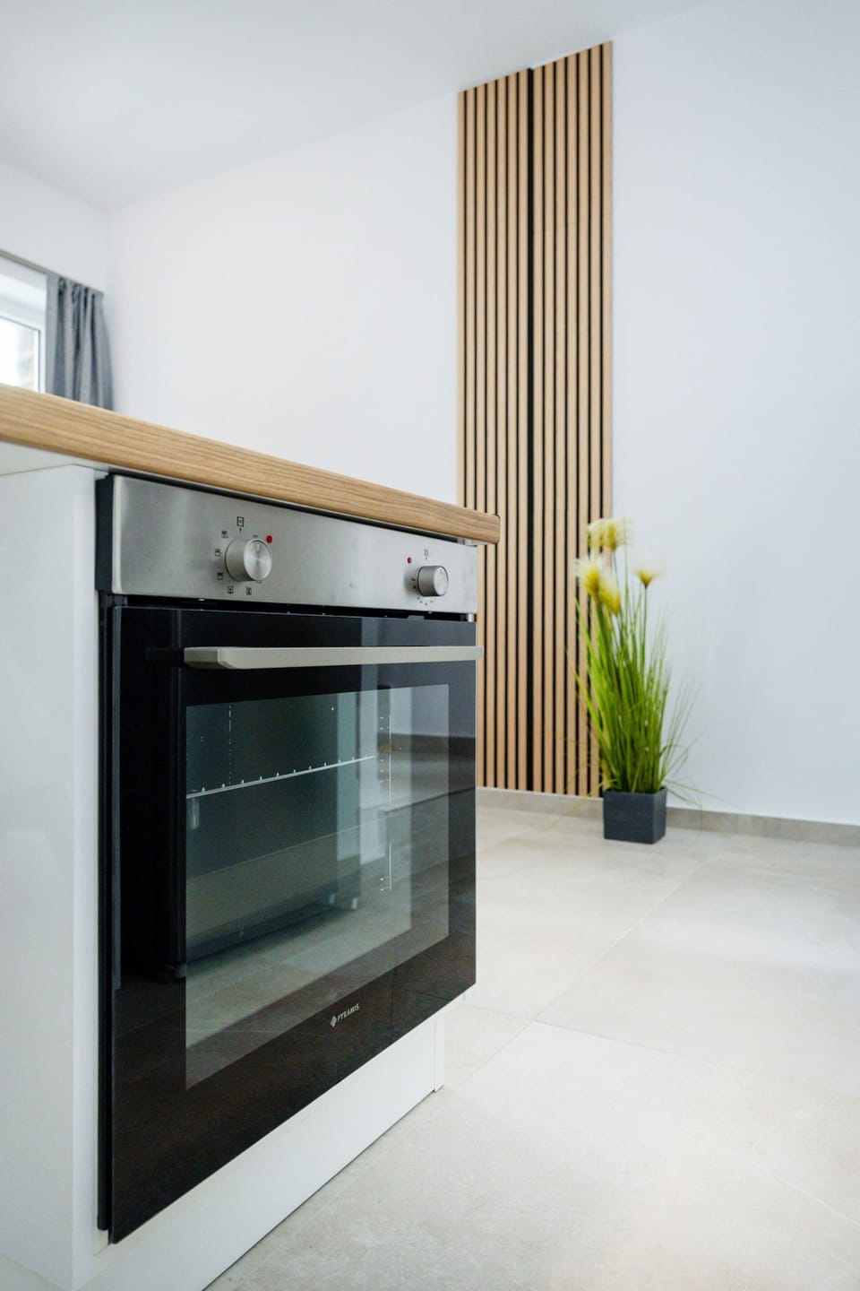 House | 1 bedroom, desk