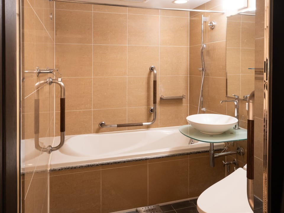 Twin Room, Non Smoking | Bathroom | Combined shower/tub, deep soaking tub, free toiletries, hair dryer