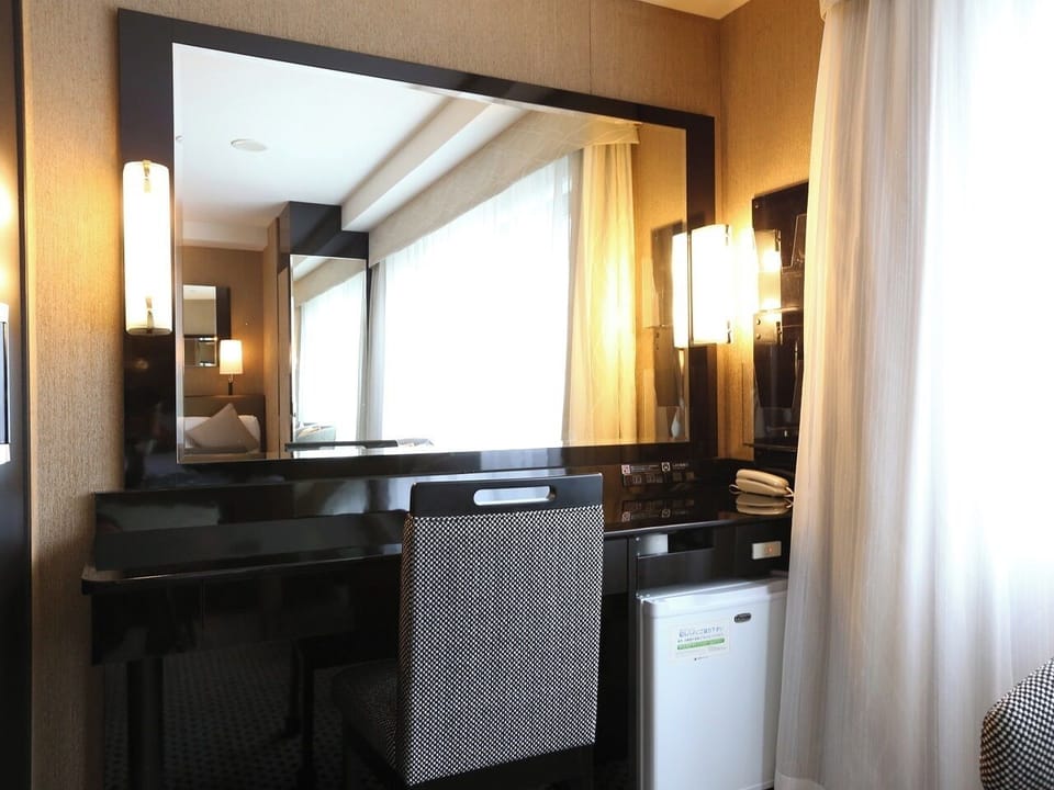 Twin Room, Non Smoking | Premium bedding, down comforters, desk, blackout drapes