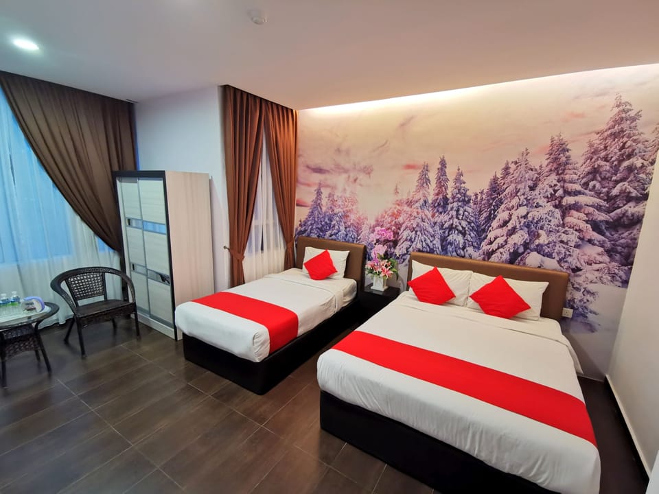 Family Suite | Desk, WiFi (free), bed sheets