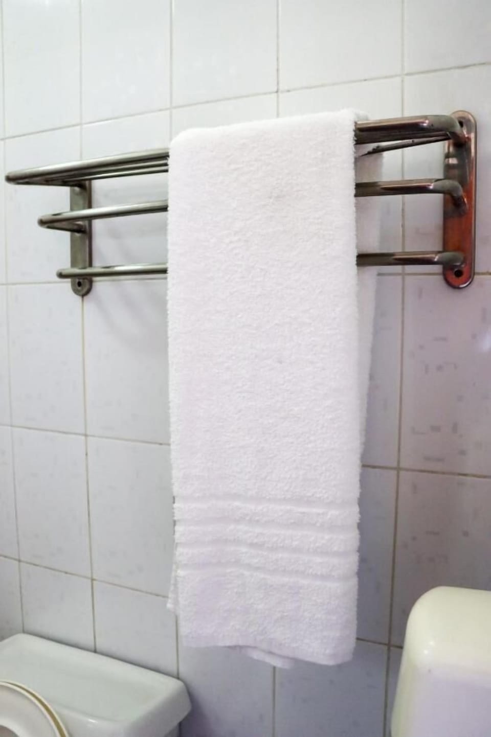 Executive Single Room | Bathroom | Shower, free toiletries, slippers, towels