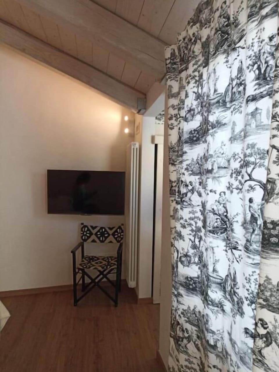 Deluxe Room, City View | Interior