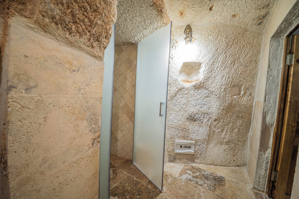 ANNEX STANDART CAVE | Bathroom | Shower, free toiletries, hair dryer, slippers