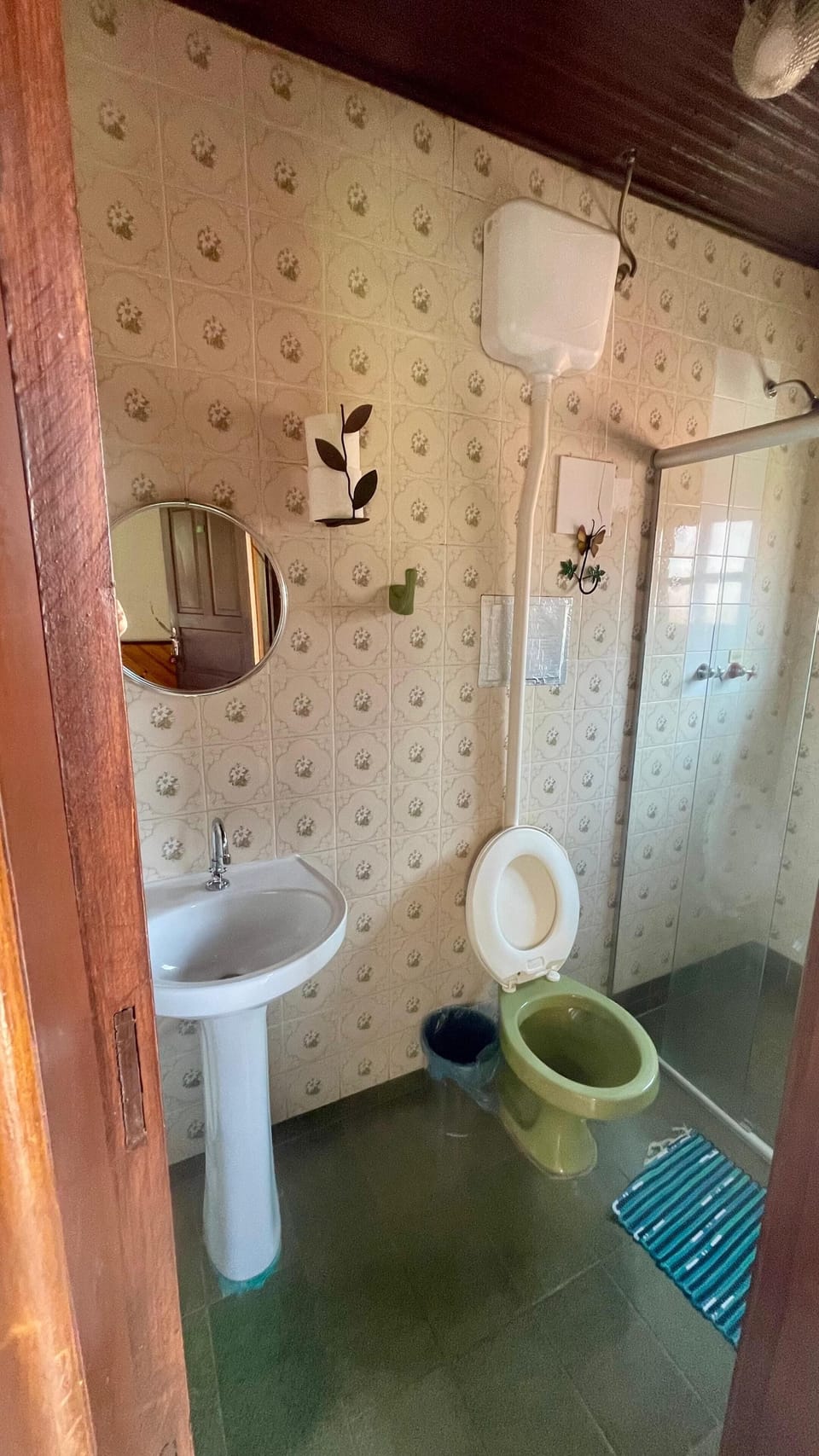 Double Room with Fireplace and Balcony | Bathroom | Shower, towels, soap, toilet paper