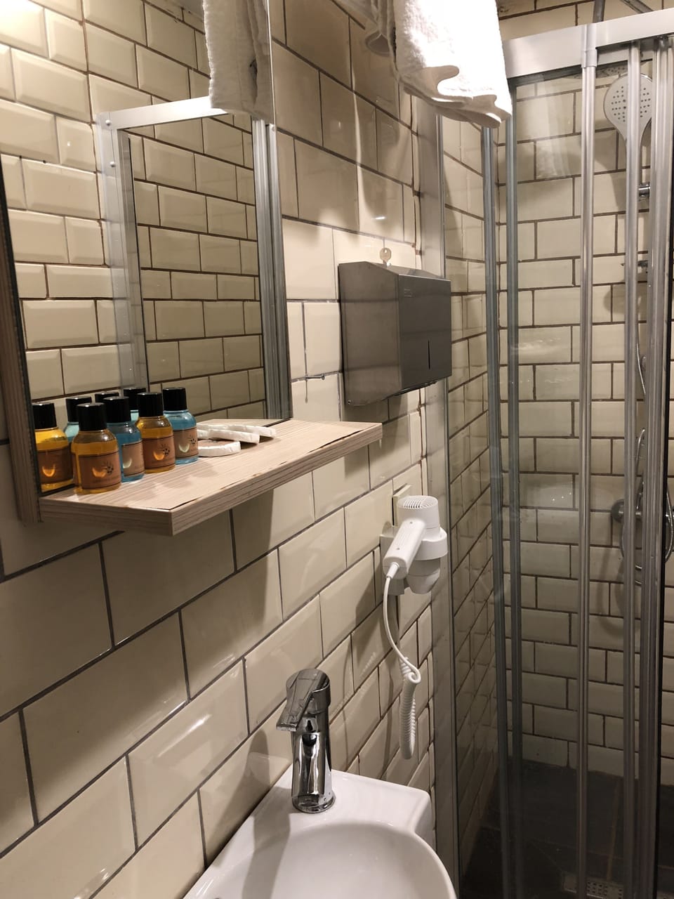 Economy Triple Room, 1 Bedroom, No Windows, Ground Floor | Bathroom | Shower, rainfall showerhead, free toiletries, hair dryer
