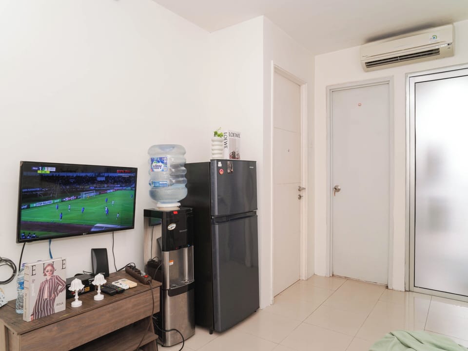 Standard Apartment | Television