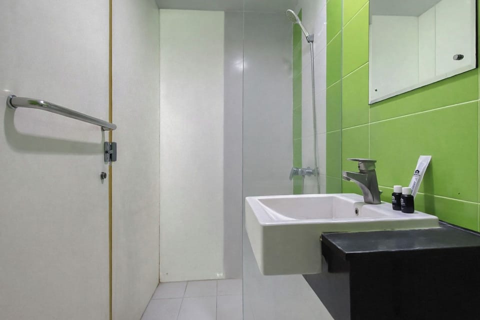Standard Studio | Bathroom