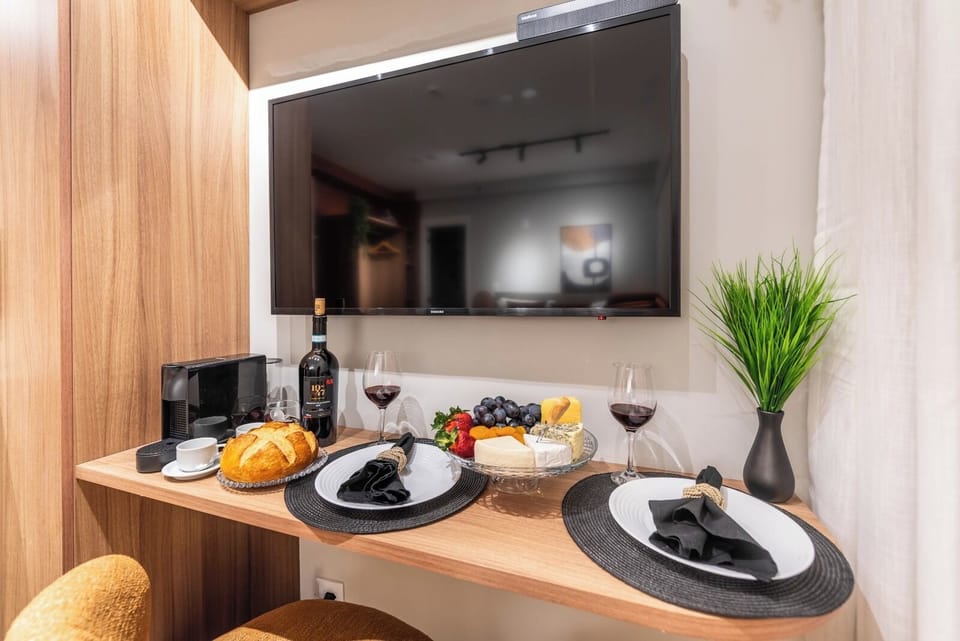 Comfort Apartment, Kitchen, City View | Dining