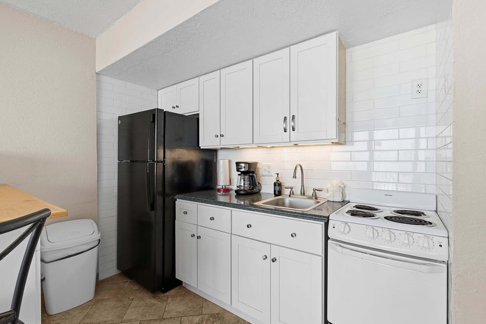 Condo, Multiple Beds, Balcony (Hawaiian Inn 502) | Private kitchen | Dining tables