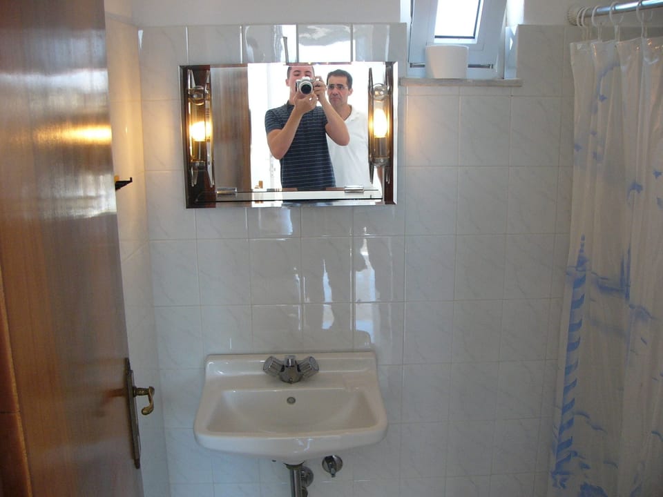 Bathroom sink