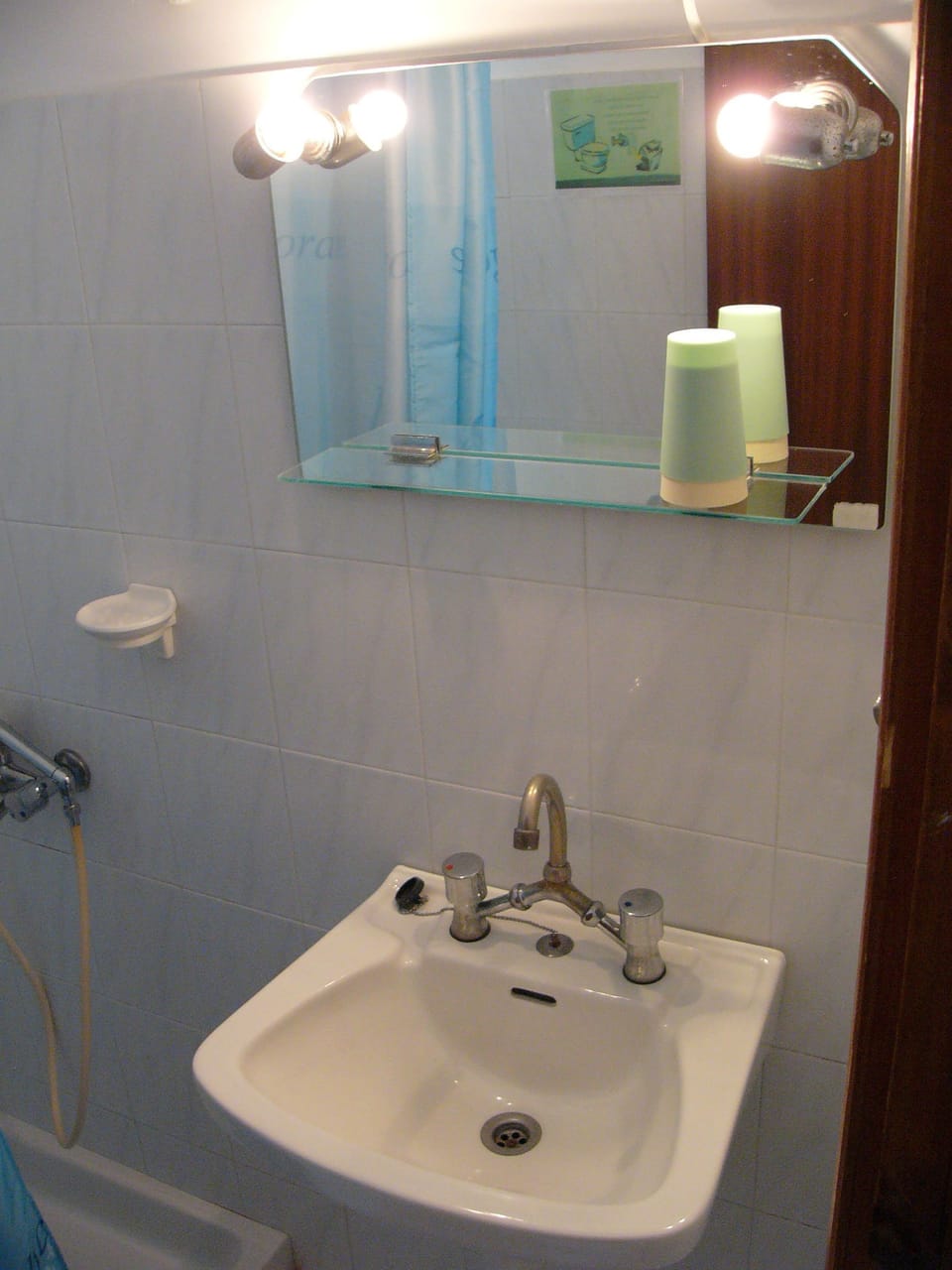Bathroom sink