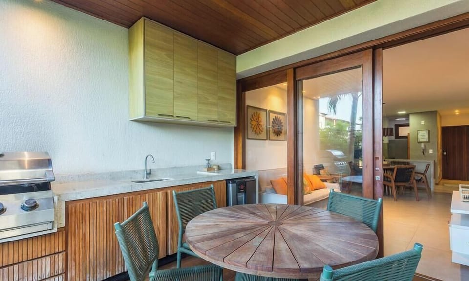 Basic Apartment | Dining