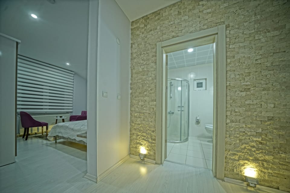 ZEMI | Premium bedding, minibar, desk, laptop workspace