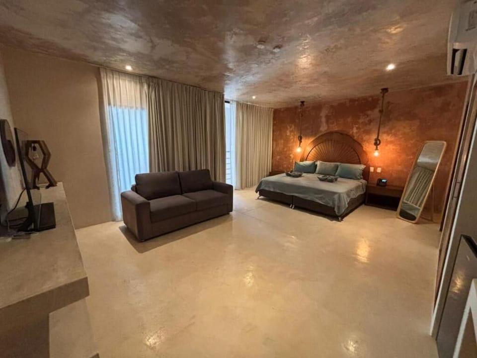 Family Room | In-room safe, blackout drapes, WiFi (free)