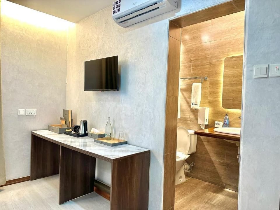 Standard Double Room | Free WiFi, bed sheets