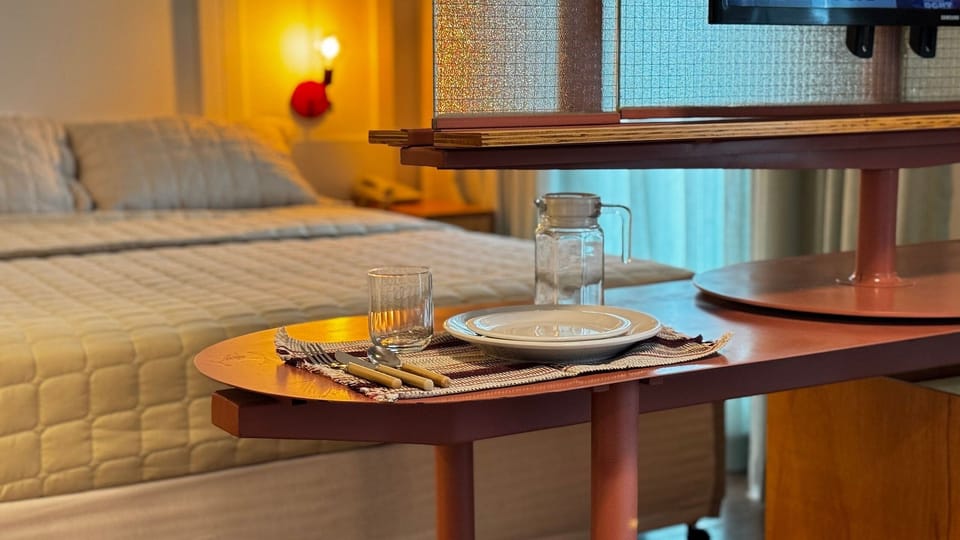 Deluxe Suite | In-room safe, blackout drapes, iron/ironing board, free WiFi