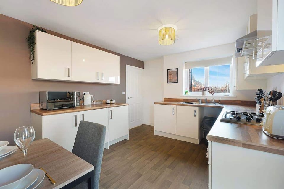 Kitchen equipped with all essentials, including a washer, gas hob, oven, fridge, microwave, kettle, toaster, and full cookware set.
