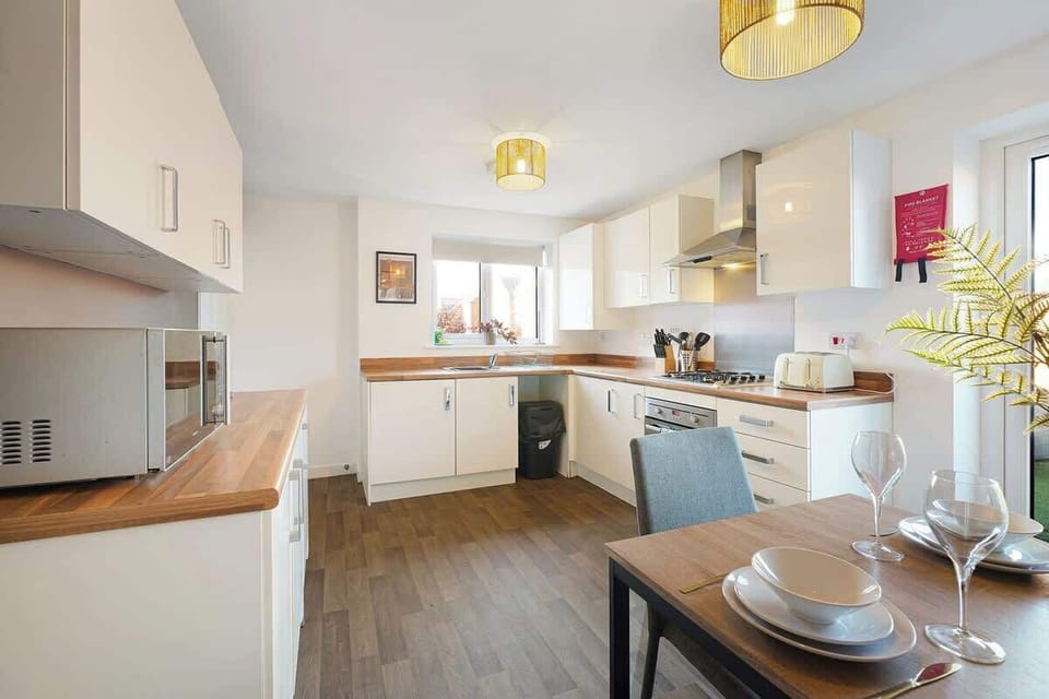 Kitchen equipped with all essentials, including a washer, gas hob, oven, fridge, microwave, kettle, toaster, and full cookware set.