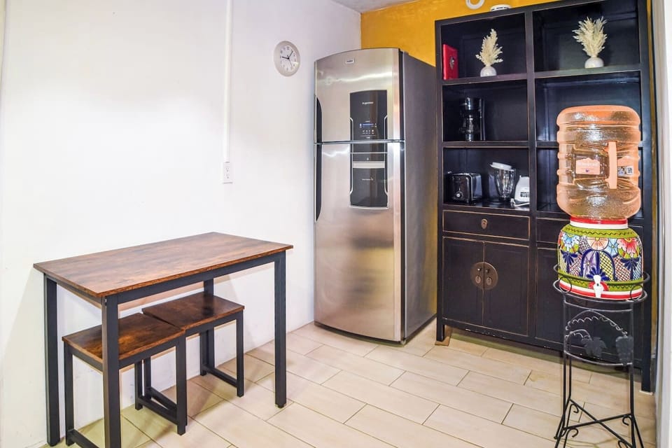 Dining area with minimalist table and chairs, perfect for quick breakfasts or relaxed dinners.