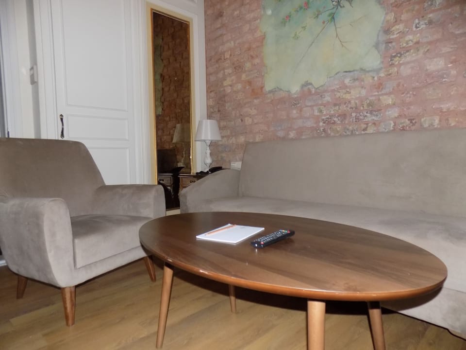 Superior Suite | Premium bedding, minibar, in-room safe, desk