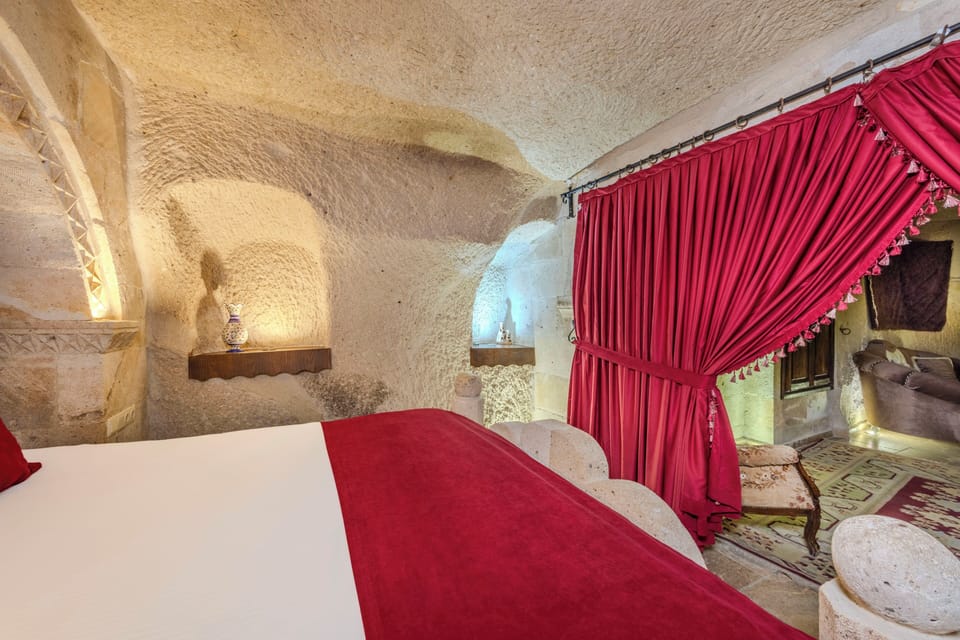 Family Suite (Cave) | Premium bedding, minibar, in-room safe, desk