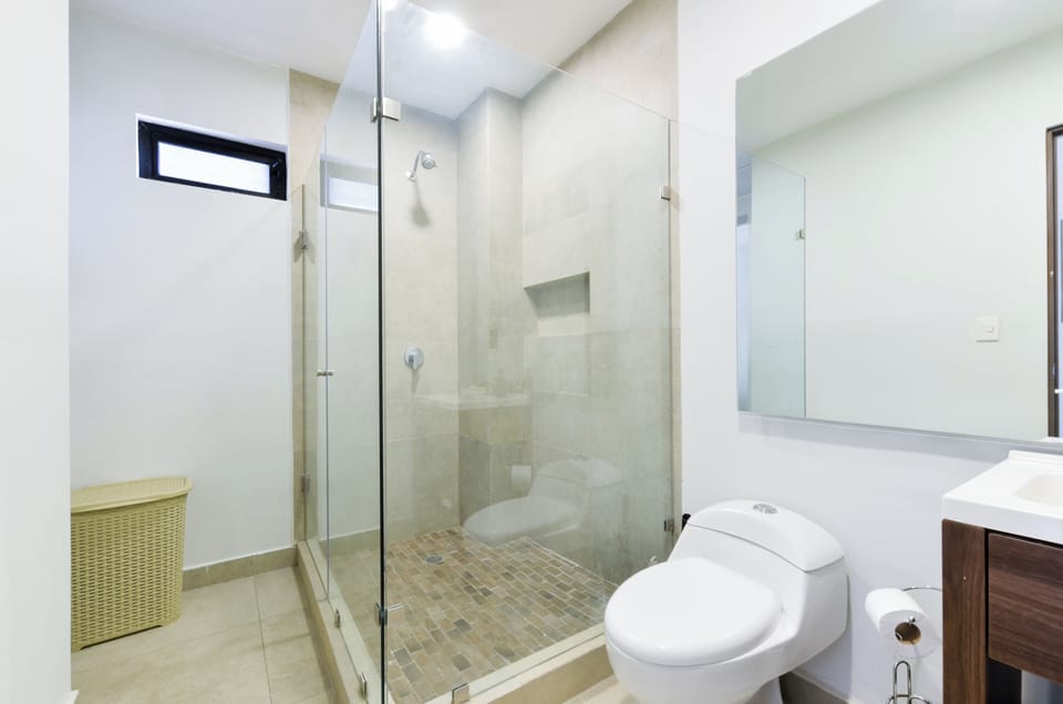 Club Suite, Balcony, City View | Bathroom | Shower, towels, soap, shampoo