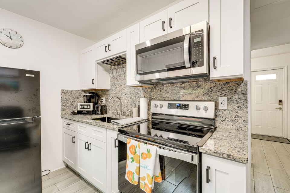 Property Interior | Central A/C & Heating | Free WiFi