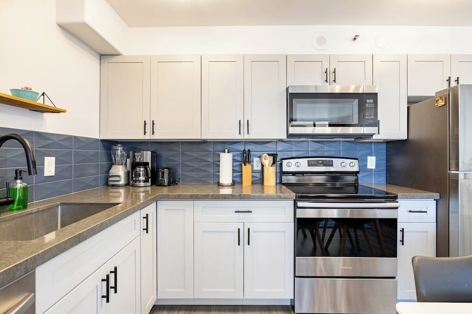 full kitchen