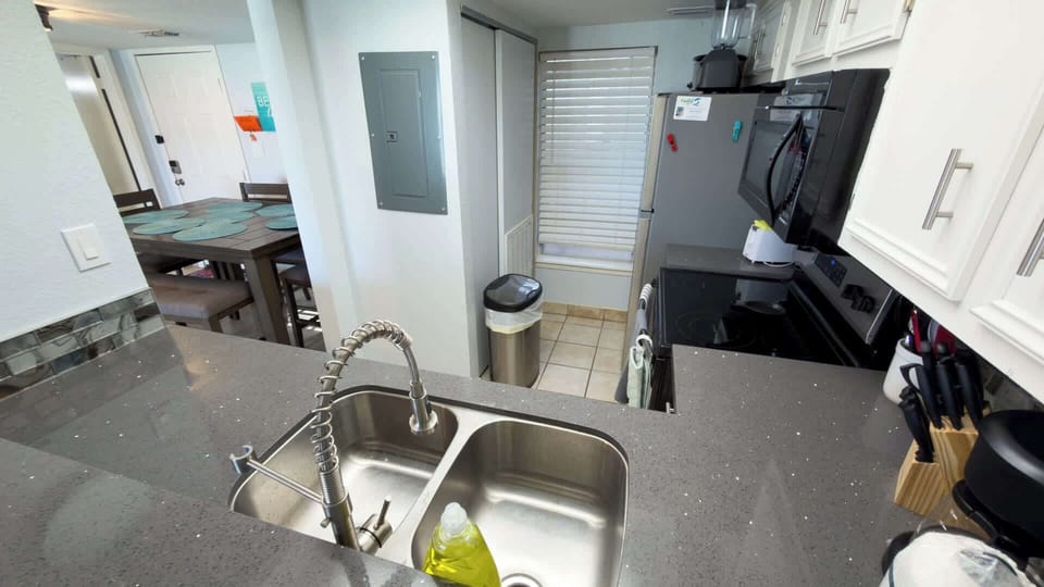 Apartment, Multiple Beds, Balcony (Marlin Arms #1) | Private kitchen