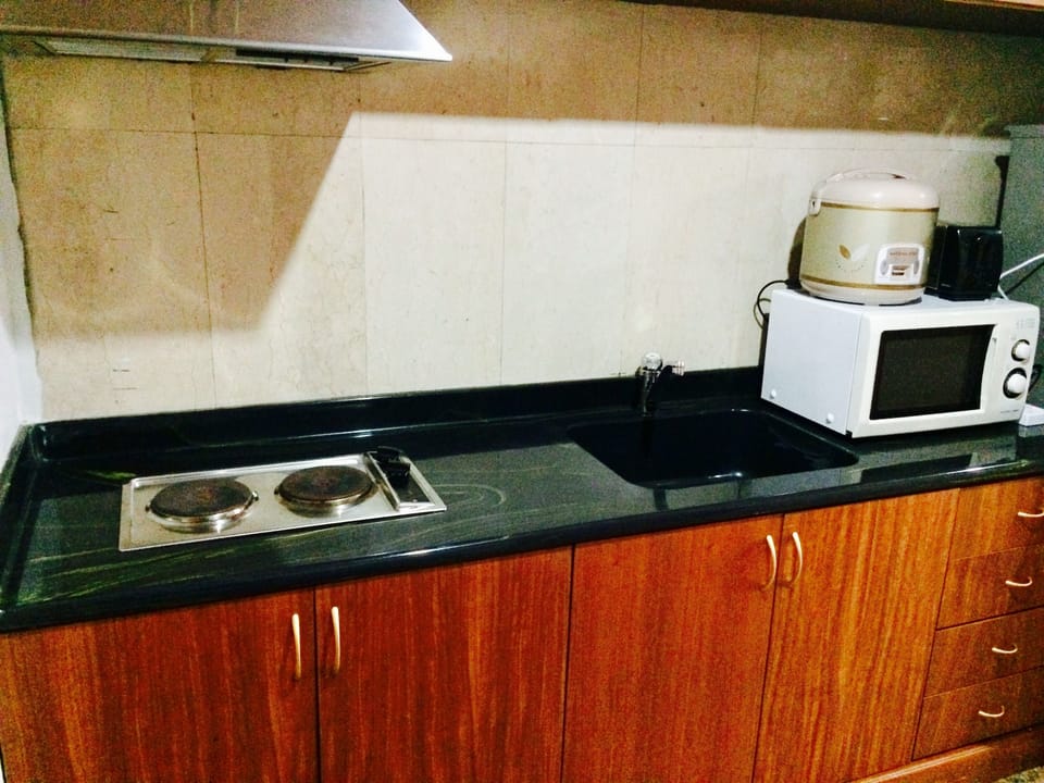 Executive Suite | Premium bedding, in-room safe, desk, iron/ironing board (on request)