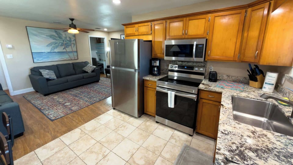 House, Multiple Beds, Kitchen (Port-O-Call Dockhouse) | Private kitchen