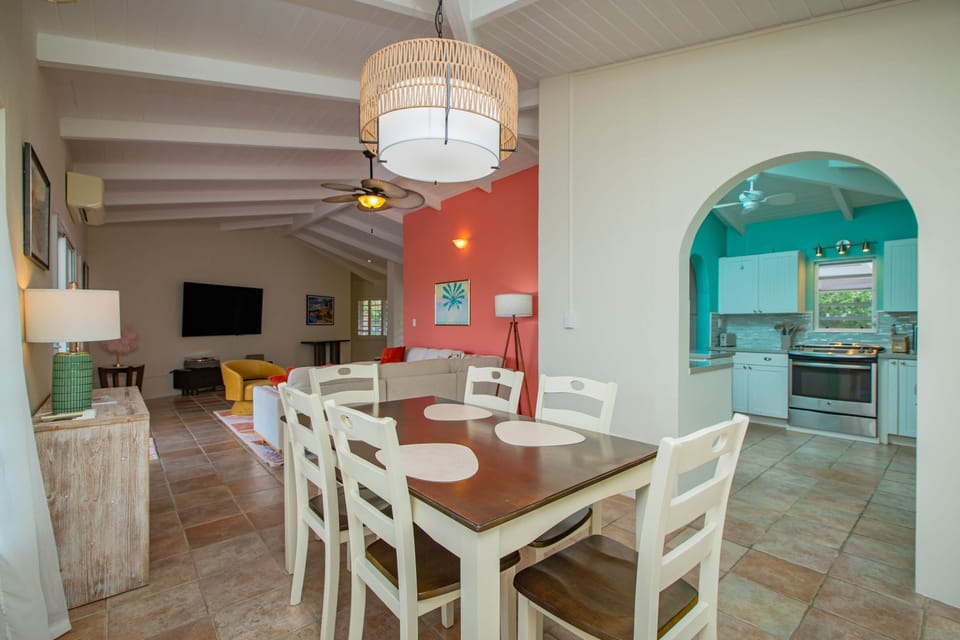 Wide open floor plan and easy kitchen access