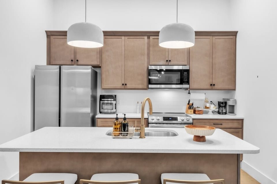 Bright kitchen with spacious island seating