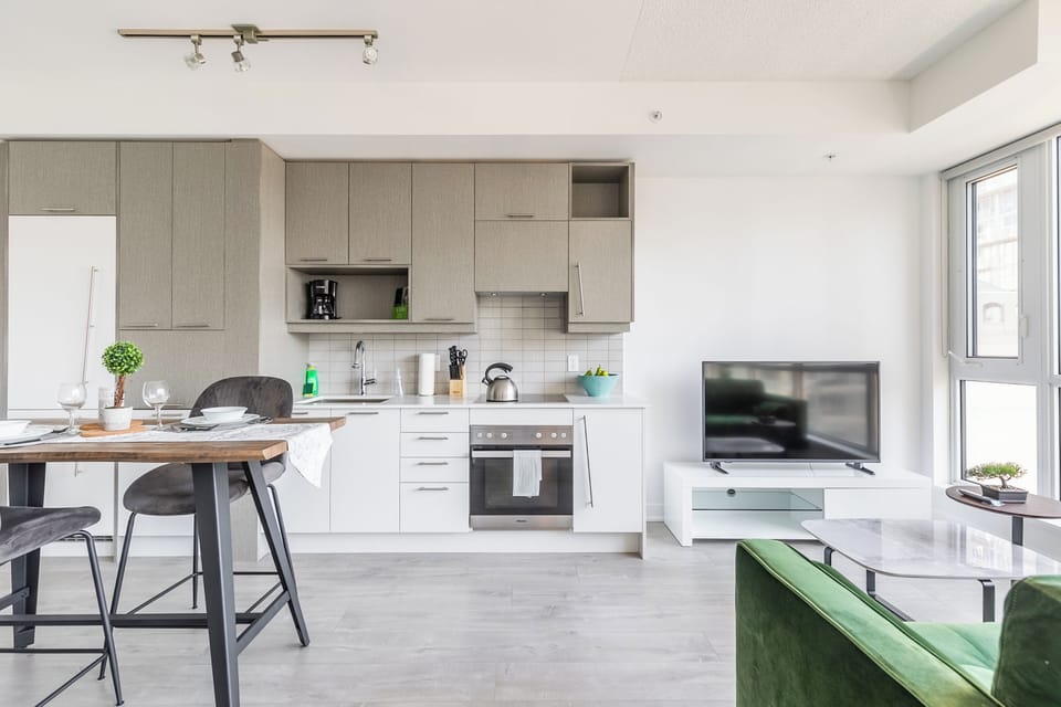 Standard Room, City View | Private kitchen | Fridge, microwave, oven, stovetop