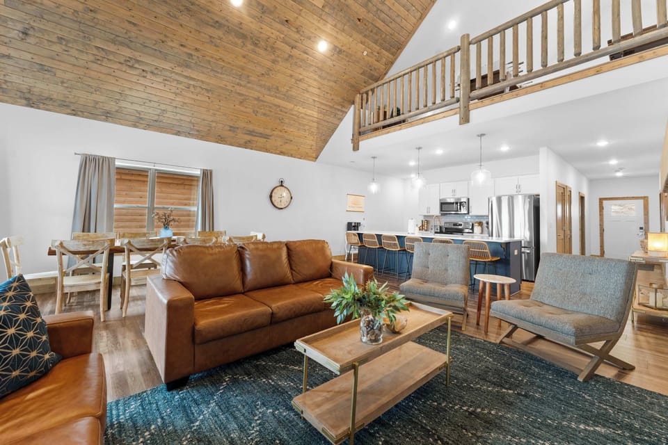 The high vaulted ceilings provide additional luxury to this cabin!