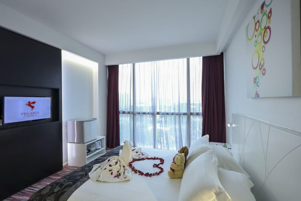 Deluxe Queen Room | Premium bedding, minibar, desk, laptop workspace