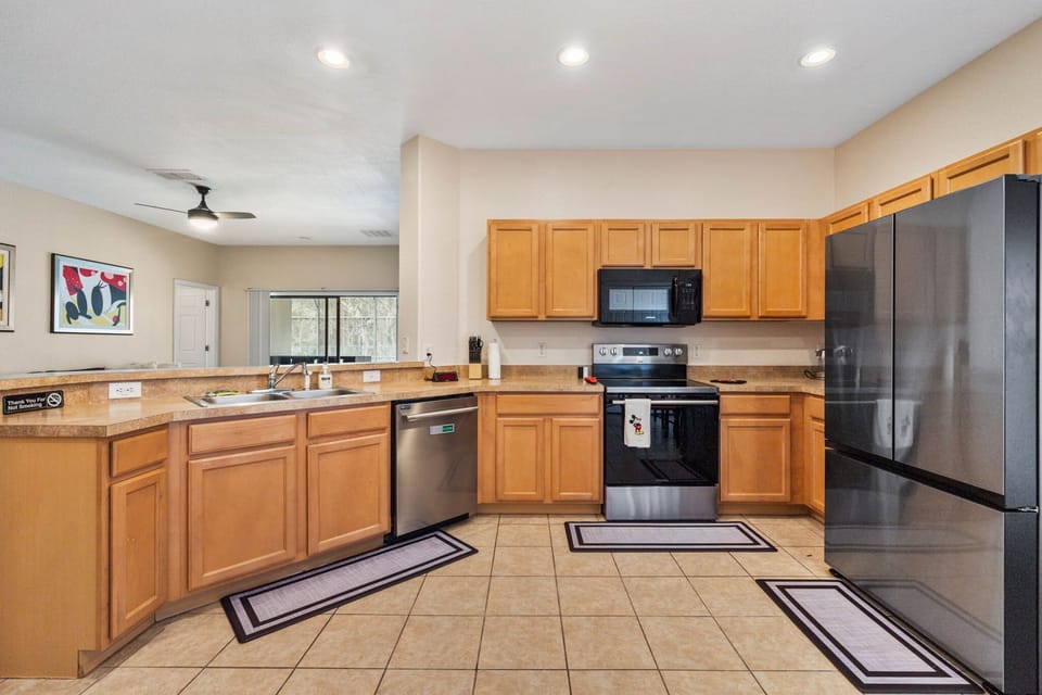 Fully equipped kitchen with everything needed for family meals and vacation snacks.